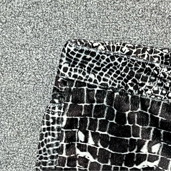 Vintage Guess Jeans Crocodile Pattern Womens Pants Size 28 Brown Velour Lined - Picture 3 of 15